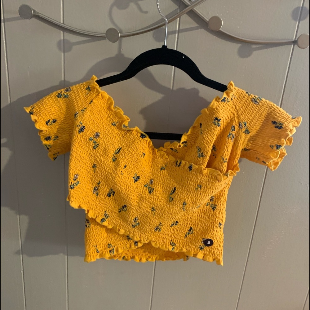 size medium floral crop top